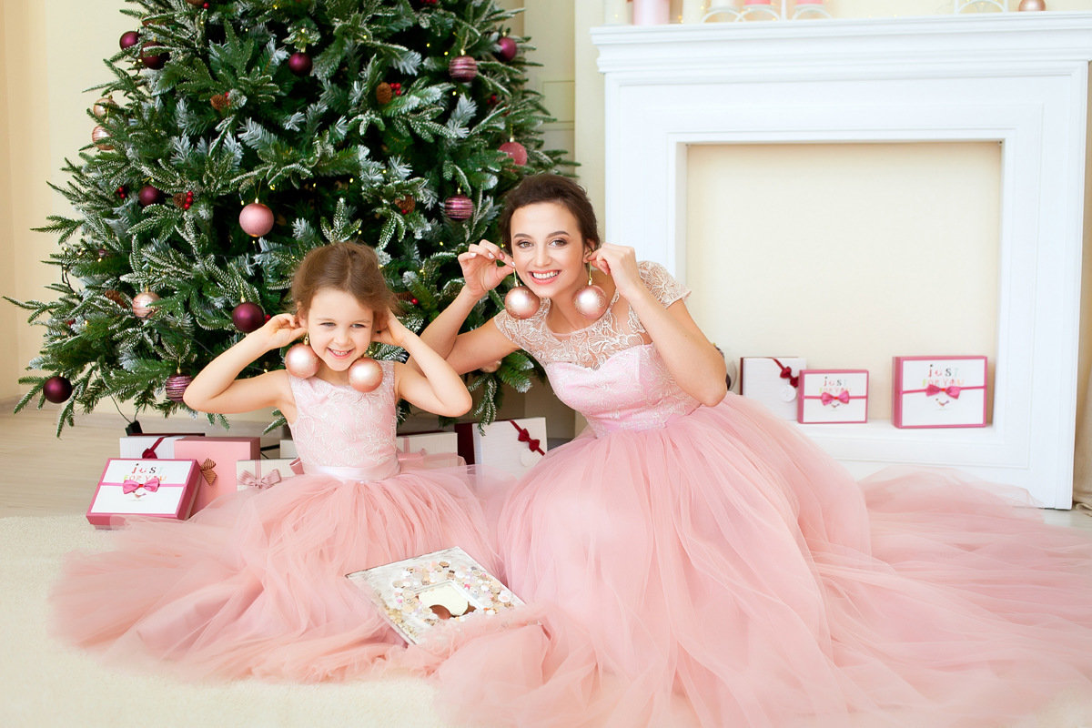 Модный тренд сезона Family Look — замечательные фото мамы и дочки в одинаковых платьях